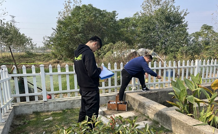鄉(xiāng)鎮(zhèn)污水處理設備水質(zhì)檢測：人工檢測好還是在線監(jiān)測好？